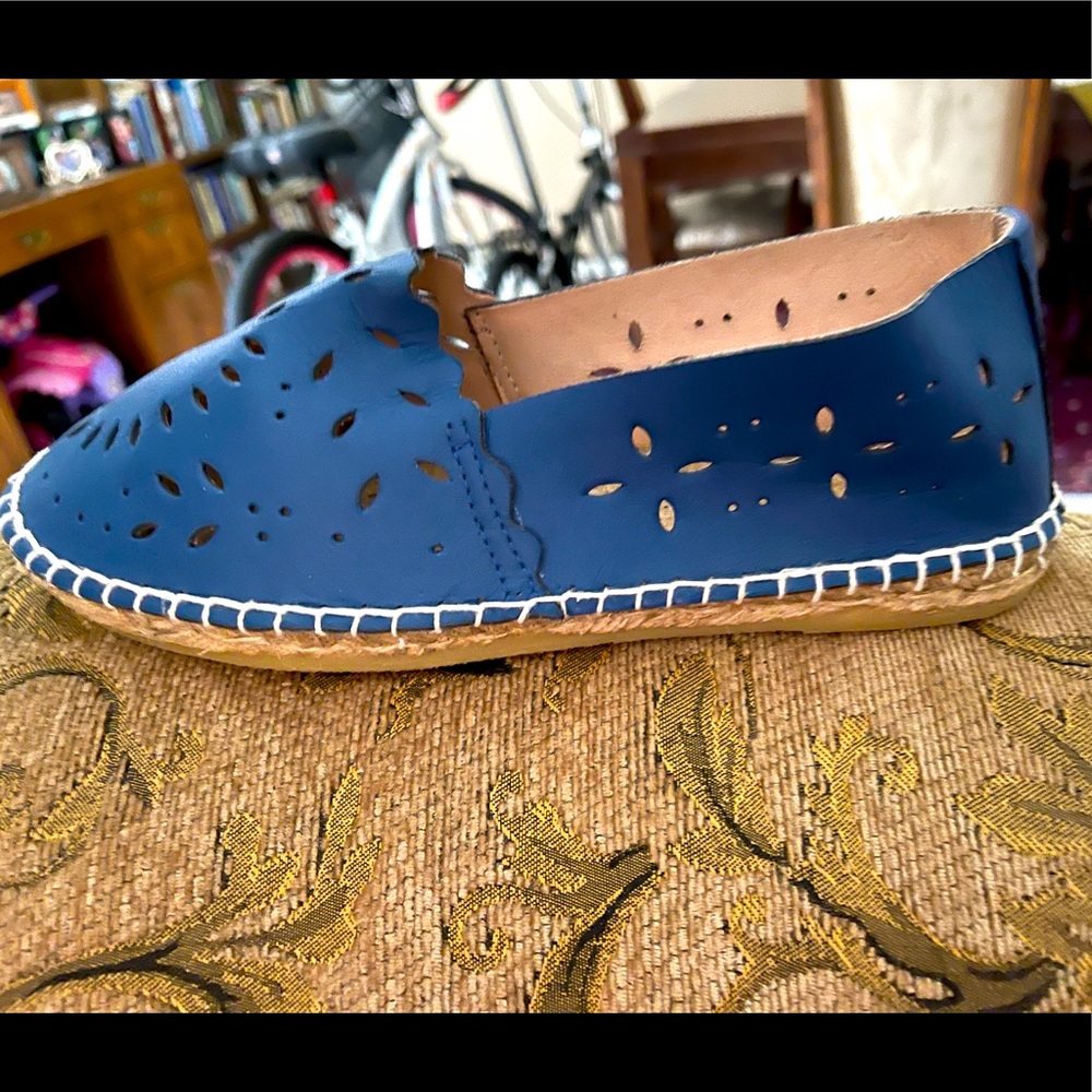 Royal blue espadrilles from Usbekistan. Brand new. Soft cowhide upper. Size 37